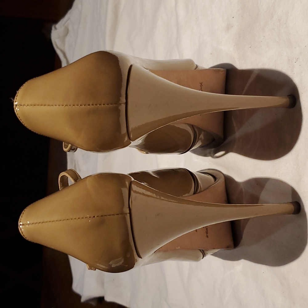 YSL Pumps - Picture 4 of 7